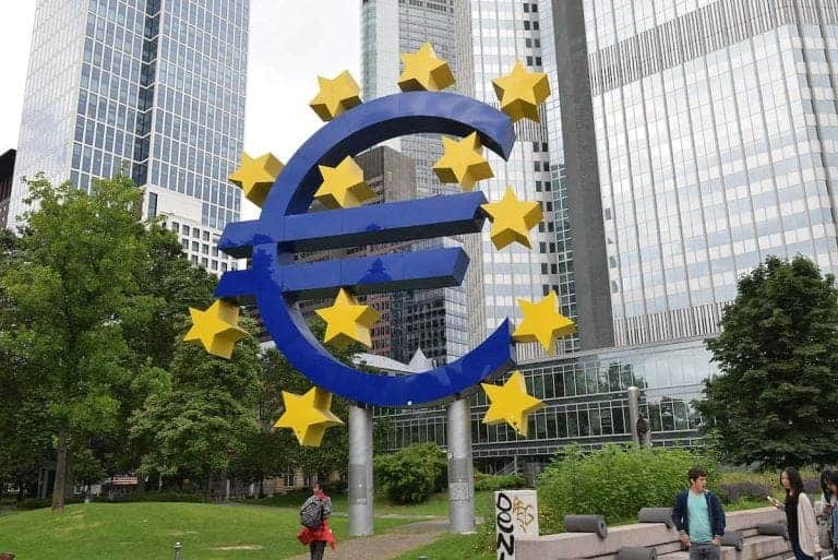 Euro_symbol_Frankfurt_Germany